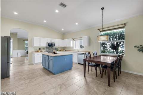2095 Sagebrush Cir, Naples FL - photo 7 of 35
