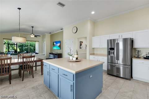 2095 Sagebrush Cir, Naples FL - photo 8 of 35
