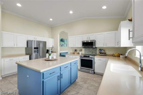 2095 Sagebrush Cir, Naples FL - photo 9 of 35