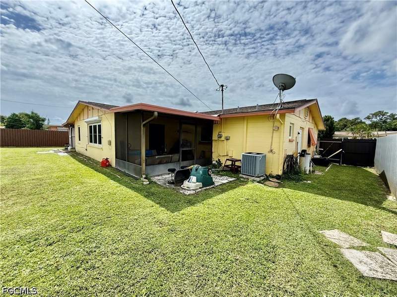 3 bedroom SingleFamilyResidence at 1219 Dunndale St, Wedgewood, Lehigh Acres — photo 5