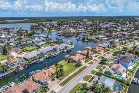 269 N Barfield Dr, Marco Island FL - photo 6 of 49