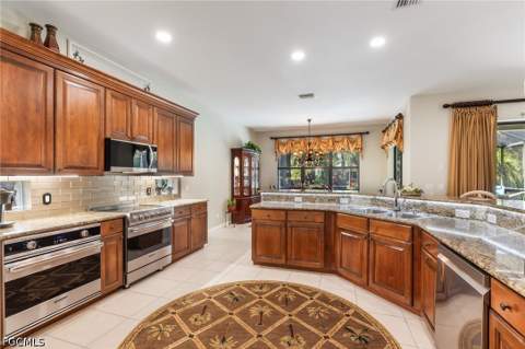 12644 Astor Pl, Fort Myers FL - photo 12 of 40