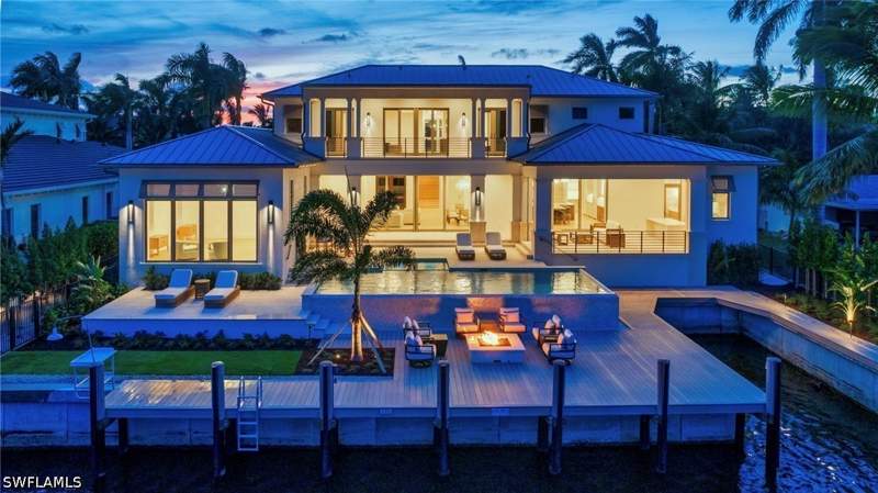 5 bedroom SingleFamilyResidence at 1935 5th St S, Aqualane Shores, Naples — photo 2