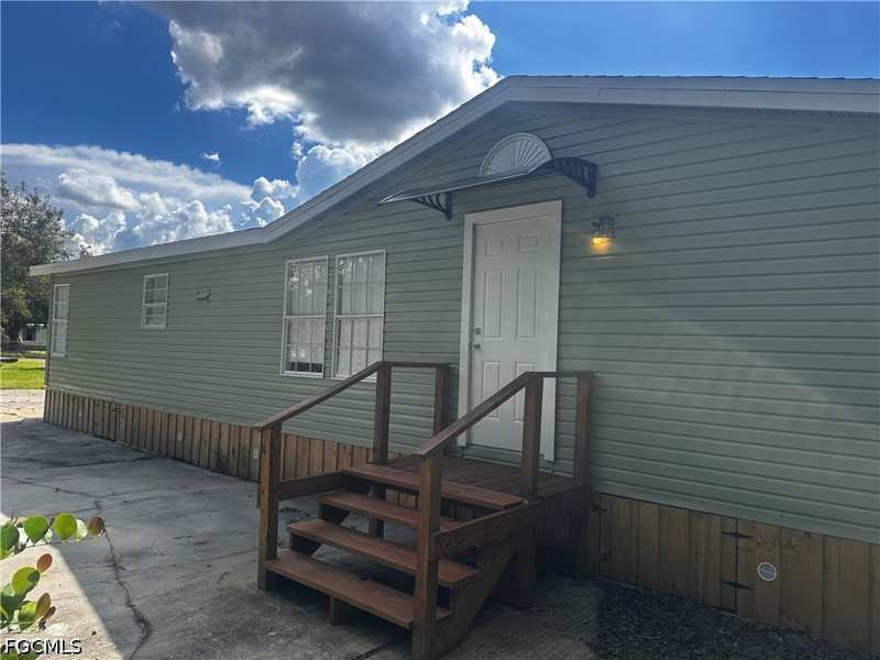 3 bedroom ManufacturedHome at 131 Oak Dr, Flaghole, Clewiston — photo 1
