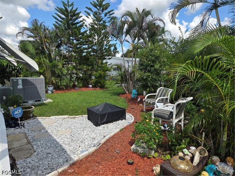 2 bedroom ManufacturedHome at 613 Friendly Pl, Lazy Days Mobile Village, North Fort Myers — photo 3