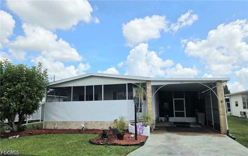 2 bedroom ManufacturedHome at 613 Friendly Pl, Lazy Days Mobile Village, North Fort Myers — photo 4