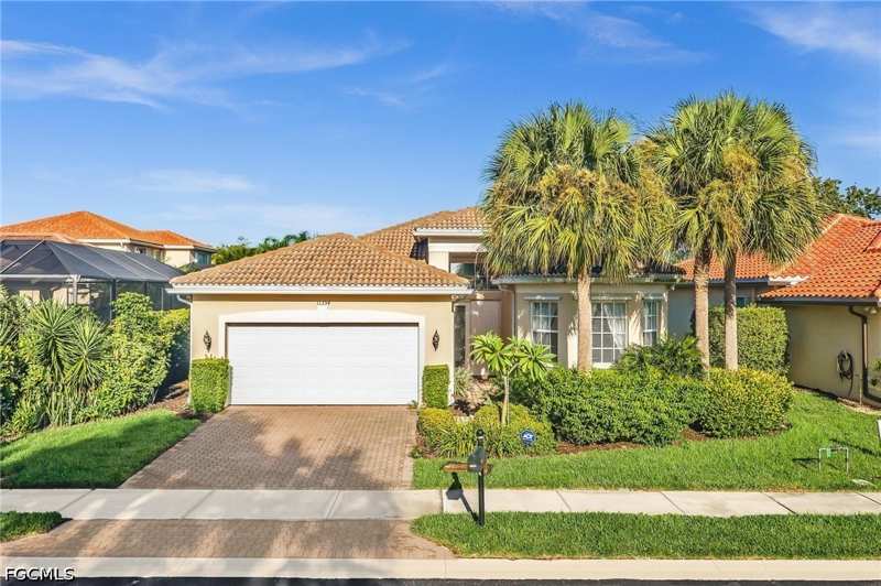 3 bedroom SingleFamilyResidence at 11354 Pond Cypress St, Botanica Lakes, Fort Myers — photo 1