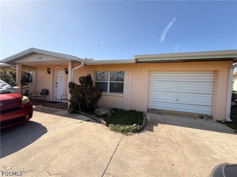 3 bedroom SingleFamilyResidence at 1379 Golf Dr, Fiesta Village, Fort Myers — photo 1