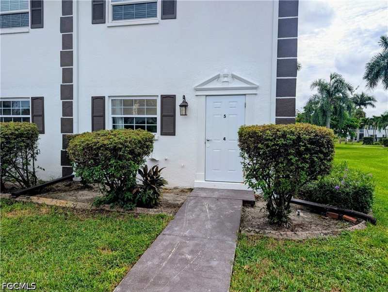 2 bedroom Condominium at 7049 New Post Dr E4, Foxmoor Condo, North Fort Myers — photo 1