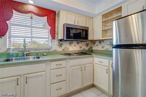 5 High Point Cir W 211, Naples FL - photo 18 of 44