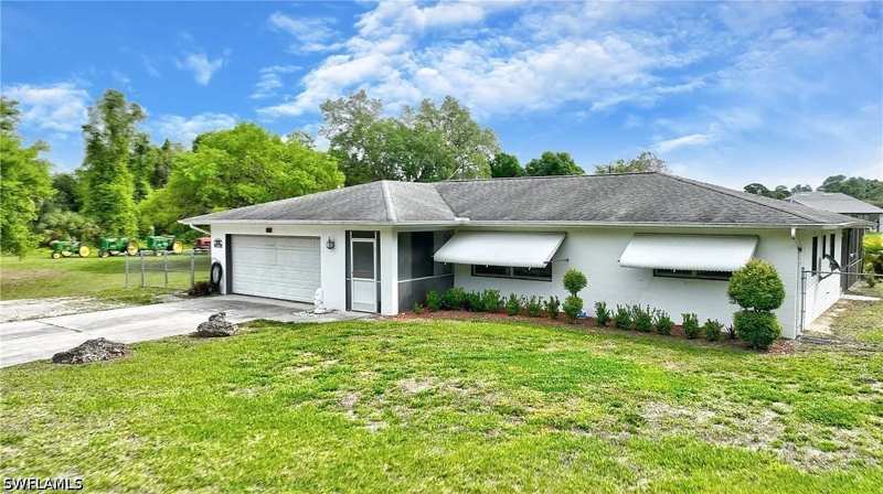 3 bedroom SingleFamilyResidence at 704 Cleveland Ave, Lehigh Acres, Lehigh Acres — photo 1