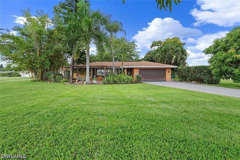 4 bedroom SingleFamilyResidence at 511 Eastwood Dr, Greenwood, Naples — photo 1