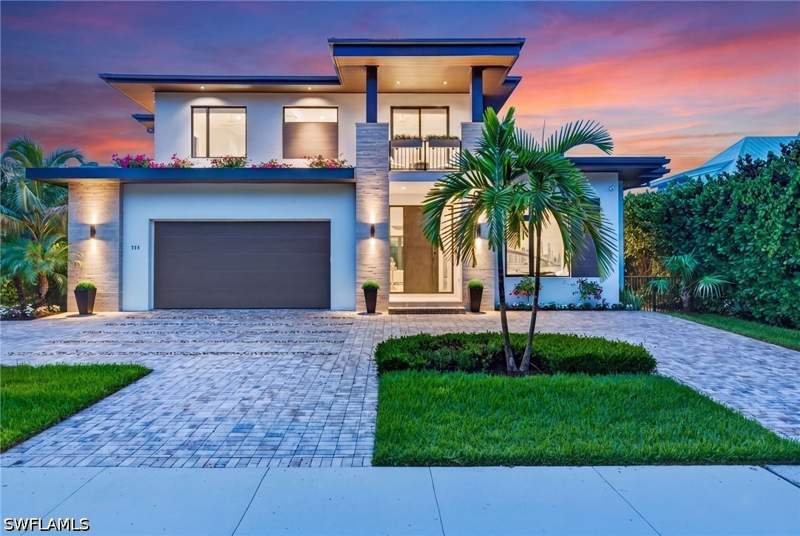 4 bedroom SingleFamilyResidence at 788 7th Ave N, Olde Naples, Naples — photo 2