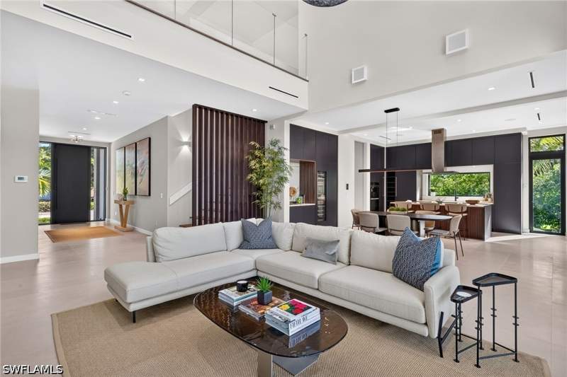 4 bedroom SingleFamilyResidence at 788 7th Ave N, Olde Naples, Naples — photo 3