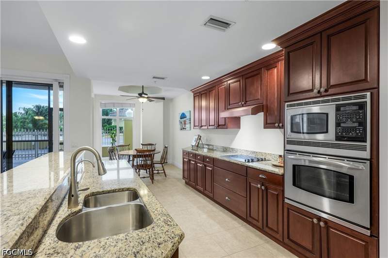 3 bedroom Condominium at 6081 Silver King Blvd 103, Tarpon Landings, Cape Coral — photo 3