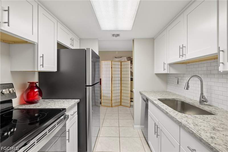1 bedroom Condominium at 2366 E Mall Dr 213, Towers Condo, Fort Myers — photo 4