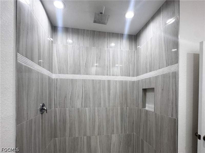 3 bedroom SingleFamilyResidence at 3117 Memphis Ln, Labelle, Labelle — photo 4