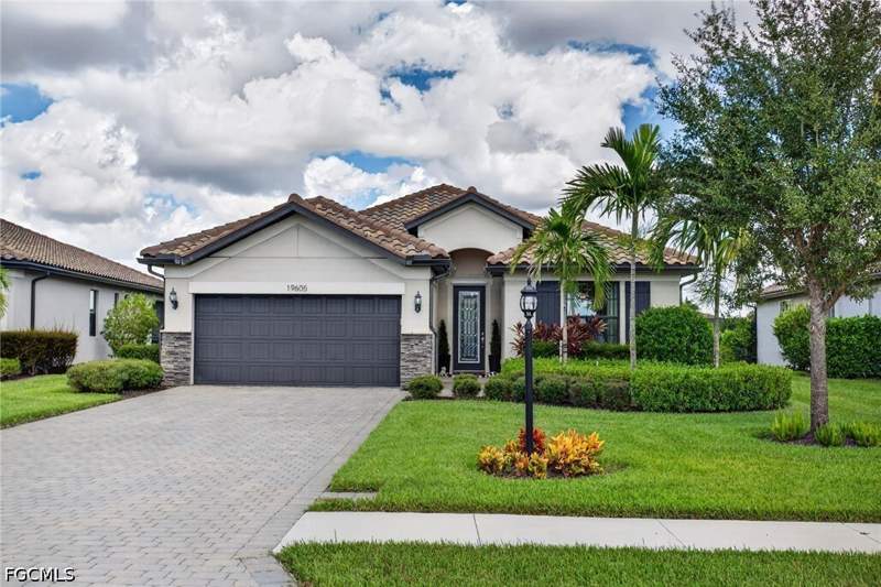 3 bedroom SingleFamilyResidence at 19605 Utopia Ln, The Place At Corkscrew, Estero — photo 2
