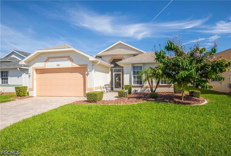 3 bedroom SingleFamilyResidence at 3821 Ponytail Palm Ct, Sabal Springs Golf And Racquet Club, North Fort Myers — photo 1