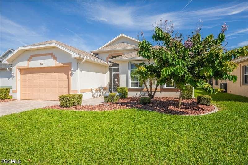 3 bedroom SingleFamilyResidence at 3821 Ponytail Palm Ct, Sabal Springs Golf And Racquet Club, North Fort Myers — photo 2