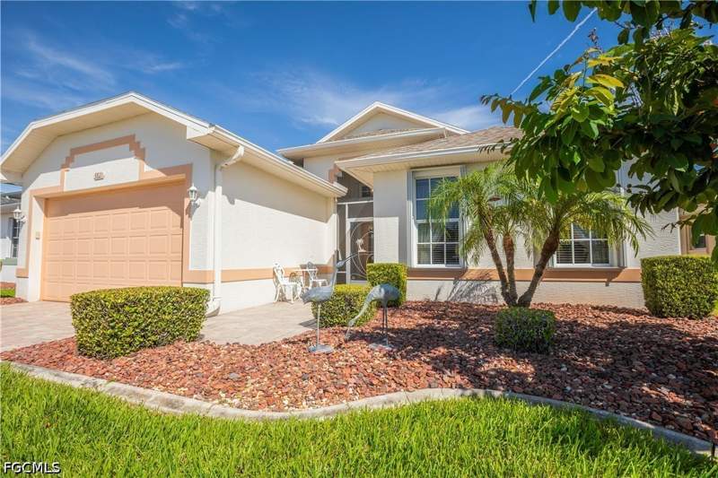 3 bedroom SingleFamilyResidence at 3821 Ponytail Palm Ct, Sabal Springs Golf And Racquet Club, North Fort Myers — photo 3