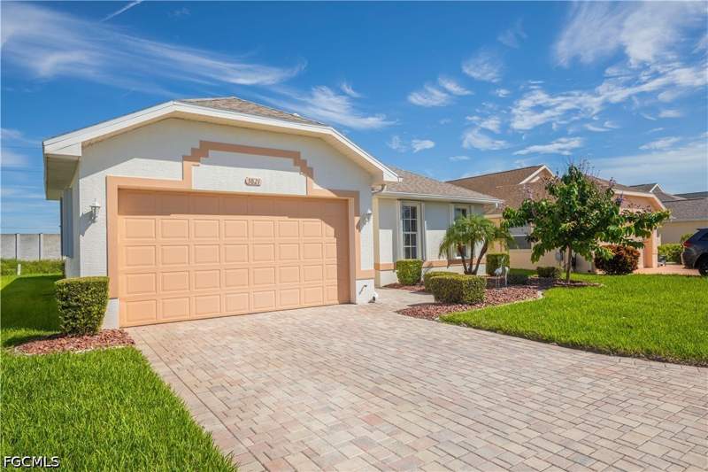 3 bedroom SingleFamilyResidence at 3821 Ponytail Palm Ct, Sabal Springs Golf And Racquet Club, North Fort Myers — photo 4