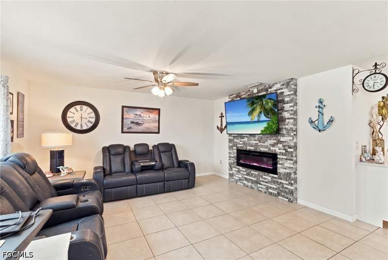 3 bedroom SingleFamilyResidence at 1635 NE 33rd St, Gator Circle, Cape Coral — photo 5