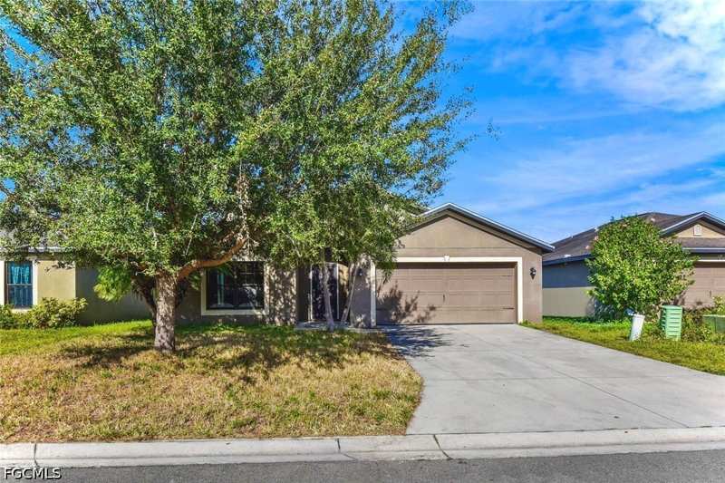 4 bedroom SingleFamilyResidence at 278 Shadow Lakes Dr, Shadow Lakes, Lehigh Acres — photo 1