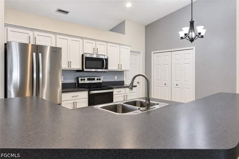 3 bedroom SingleFamilyResidence at 2501 Hawks Preserve Dr, Fort Myers, Fort Myers — photo 3