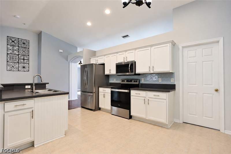 3 bedroom SingleFamilyResidence at 2501 Hawks Preserve Dr, Fort Myers, Fort Myers — photo 4