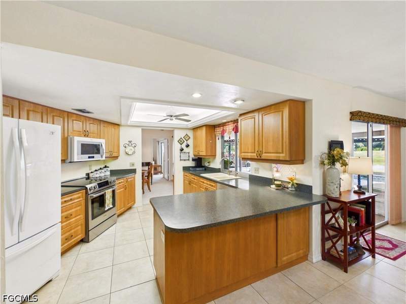 3 bedroom SingleFamilyResidence at 15240 Sam Snead Ln, Riverbend, North Fort Myers — photo 3