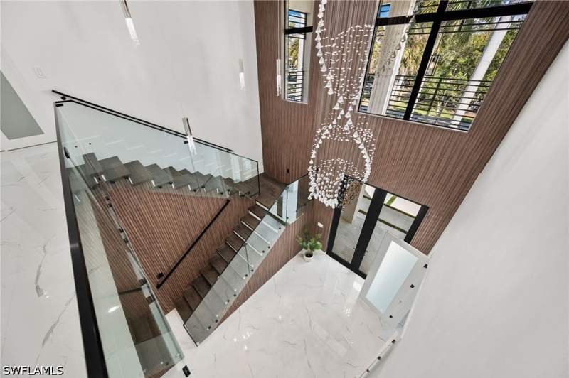 4 bedroom SingleFamilyResidence at 135 7th St N, Olde Naples, Naples — photo 3