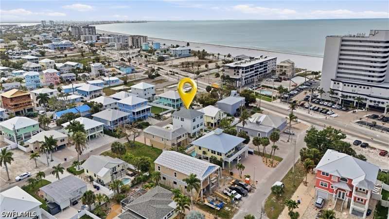 5 bedroom SingleFamilyResidence at 129 Pearl St, Hills T.P., Fort Myers Beach — photo 1