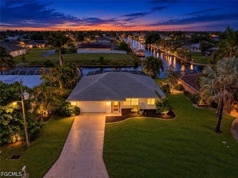 3 bedroom SingleFamilyResidence at 1432 SE 11th Pl, Cape Coral, Cape Coral — photo 1