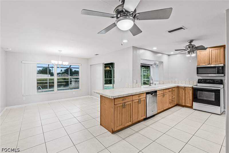 3 bedroom SingleFamilyResidence at 1432 SE 11th Pl, Cape Coral, Cape Coral — photo 5