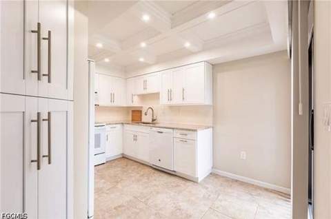 1522 Mainsail Dr 6, Naples FL - photo 9 of 12