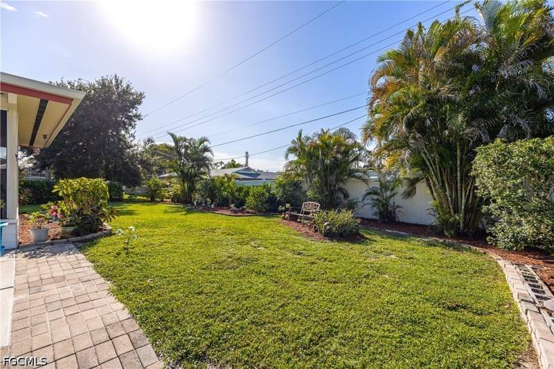 2 bedroom SingleFamilyResidence at 2342 Burton Ave, Fort Myers Villas, Fort Myers — photo 2