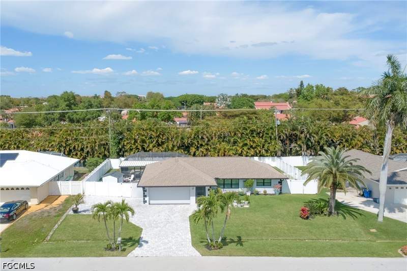 3 bedroom SingleFamilyResidence at 1089 N Town And River Dr, Town And River, Fort Myers — photo 2