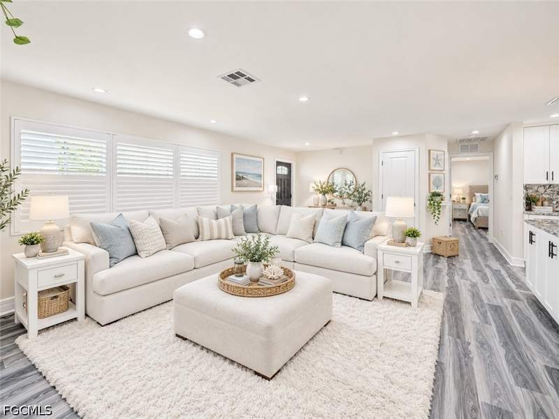 3 bedroom SingleFamilyResidence at 1089 N Town And River Dr, Town And River, Fort Myers — photo 5