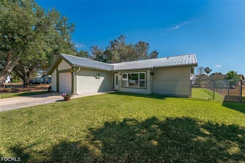 2 bedroom SingleFamilyResidence at 2015 Showboat Plz, Country Village, Labelle — photo 2