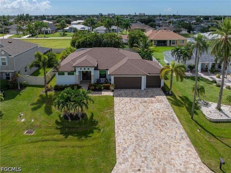 3 bedroom SingleFamilyResidence at 1212 SW 38th St, Cape Coral, Cape Coral — photo 2