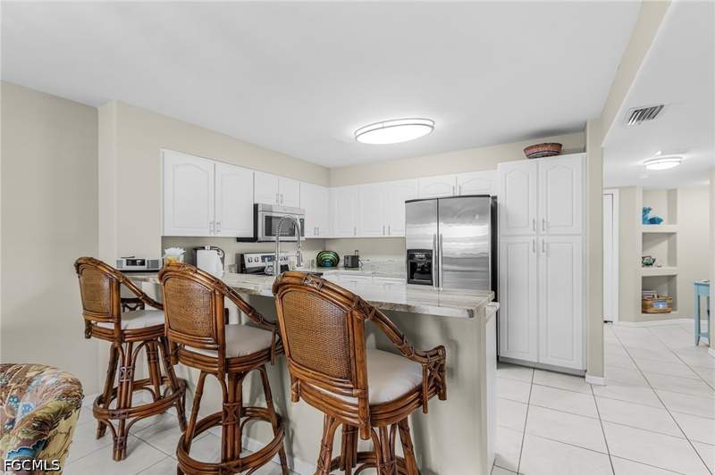 2 bedroom Condominium at 841 SW 47th Ter 101, Palm Breeze, Cape Coral — photo 5