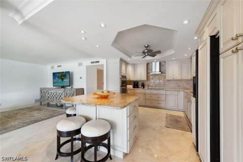 2310 Gulf Shore Blvd N 112, Naples FL - photo 8 of 38