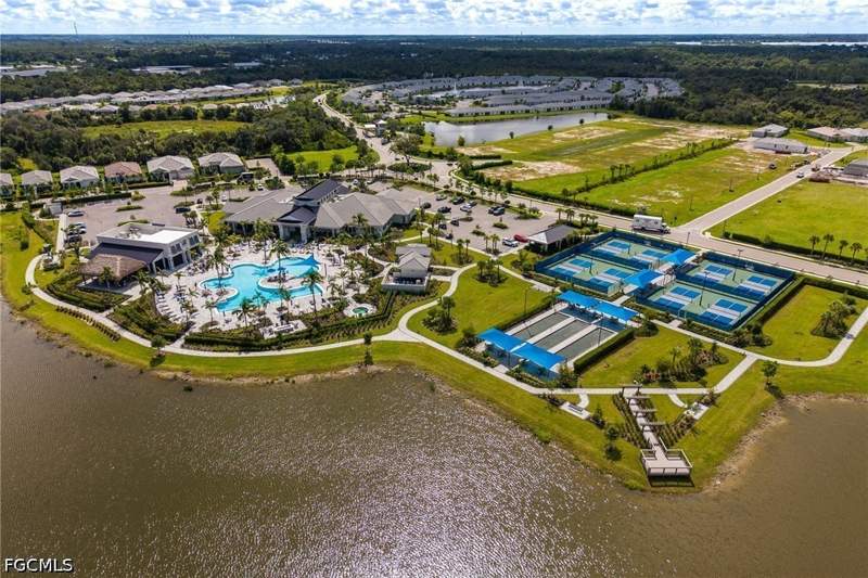 2 bedroom SingleFamilyResidence at 7079 Chapel Creek Ln, Del Webb Oak Creek, North Fort Myers — photo 3