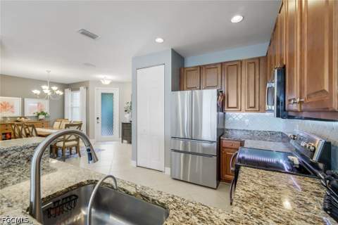 10443 Spruce Pine Ct, Fort Myers FL - photo 13 of 46