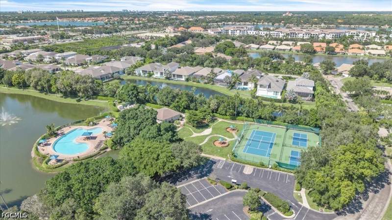 2 bedroom Attached at 6600 Ilex Cir, Lexington At Lone Oak, Naples — photo 2