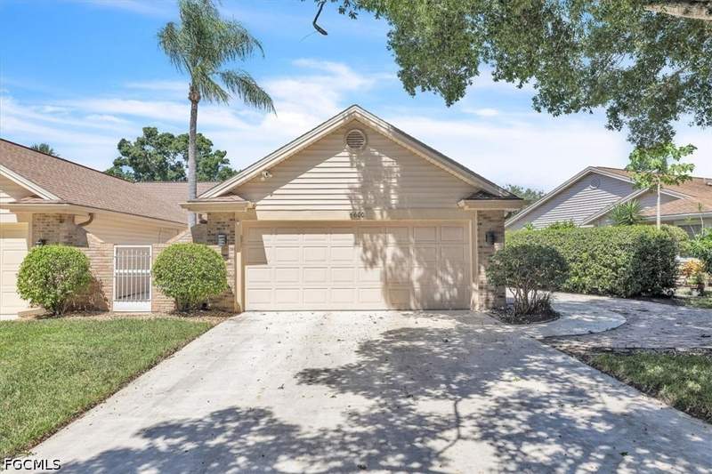 2 bedroom Attached at 6600 Ilex Cir, Lexington At Lone Oak, Naples — photo 3