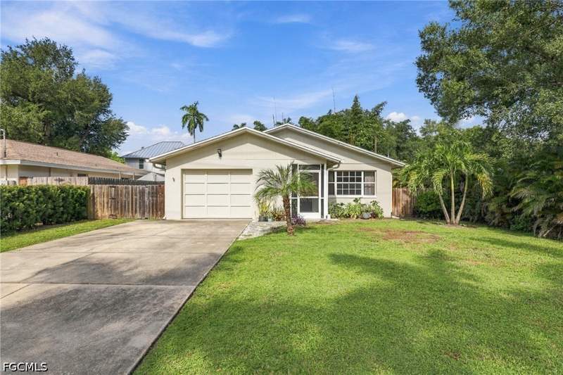 3 bedroom SingleFamilyResidence at 3752 Roosevelt Ave, Seminole Estates, Fort Myers — photo 2