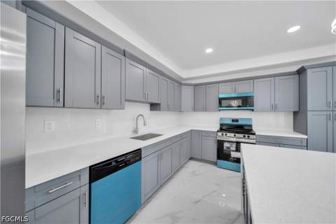 1021 Pilgrim St E, Lehigh Acres FL - photo 10 of 39