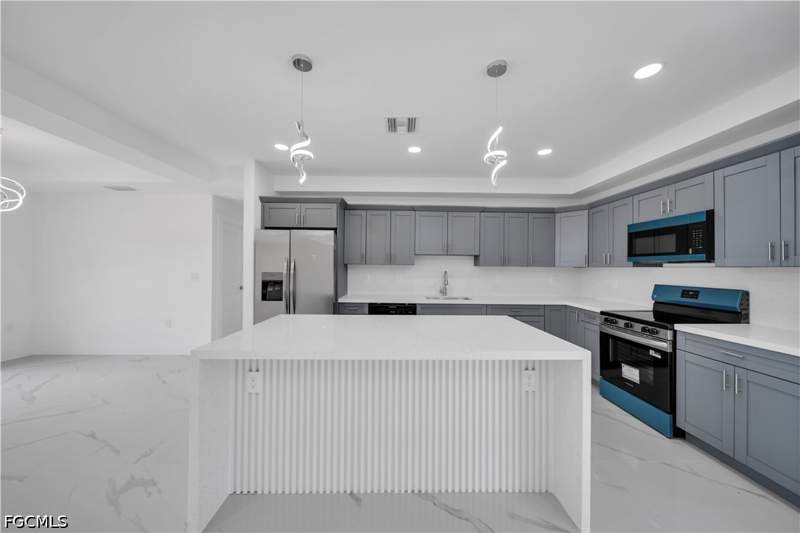 3 bedroom SingleFamilyResidence at 1021 Pilgrim St E, Lehigh Acres, Lehigh Acres — photo 5